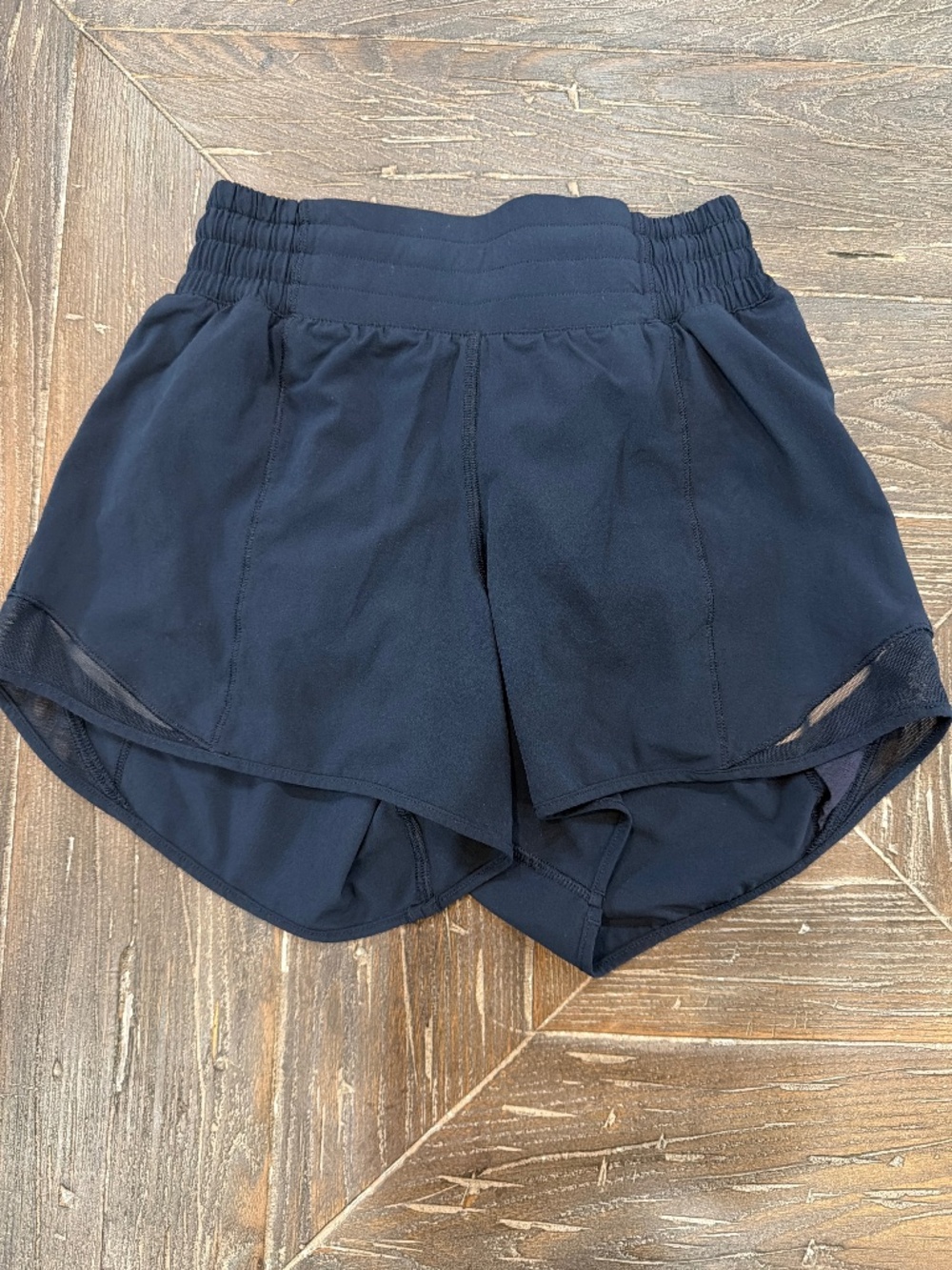 Lululemon Hotty-Hot High Rise Lined 4” shorts- Size 2